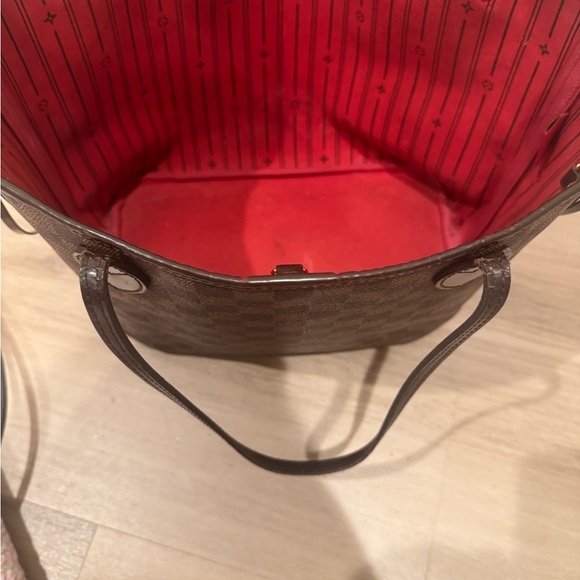 Louis Vuitton Neverfull MM - Picture 13 of 14